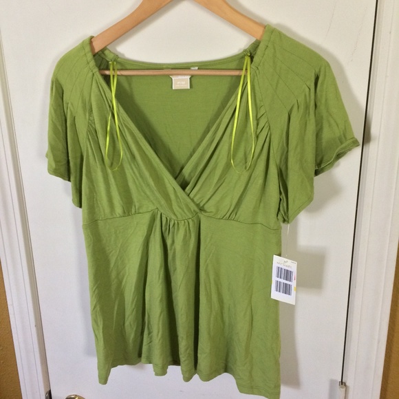 Michael Kors women's Petite quarter sleeve leaf green stretchy deep v-neck top - Picture 5 of 5